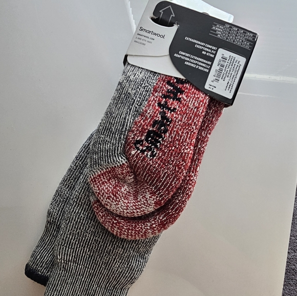 NWT Smartwool Mountaineering Thick Socks - Picture 2 of 2